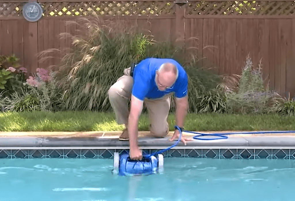 How To Choose A Robotic Pool Cleaner